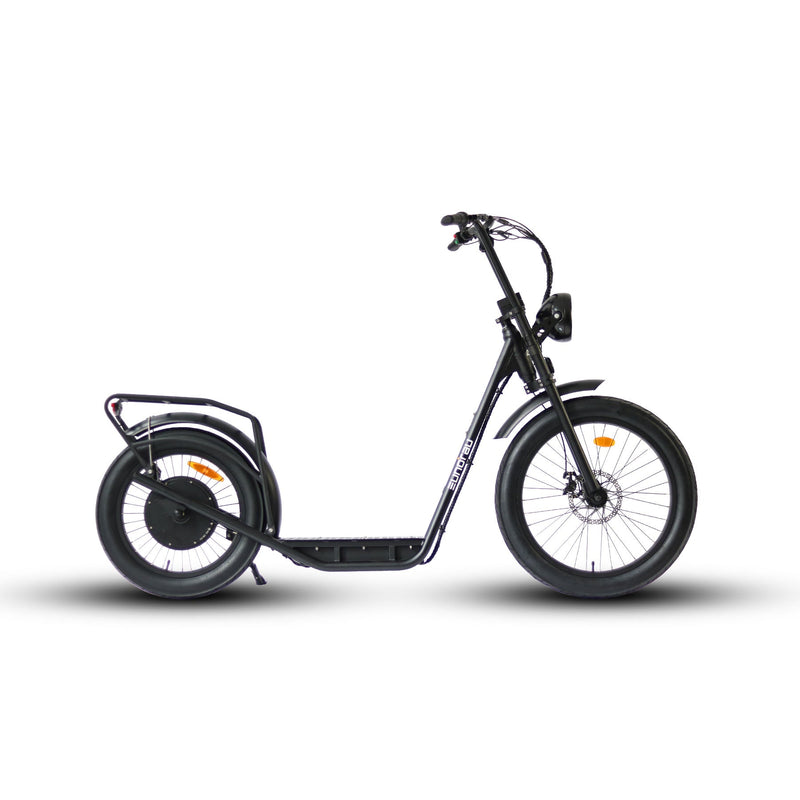 EUNORAU JUMBO electric bicycle with sturdy frame and large tires, designed for comfortable urban riding and outdoor adventures.