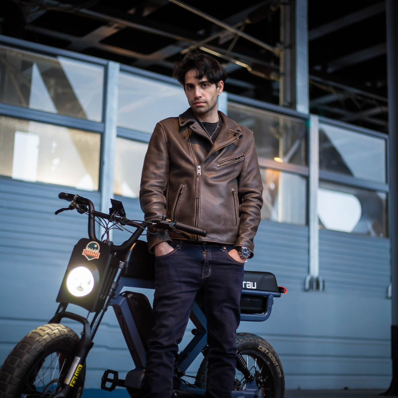 EUNORAU E-BIKE US FLASH 2.0 electric bicycle with sleek frame and modern design, ready for city commuting and outdoor riding.