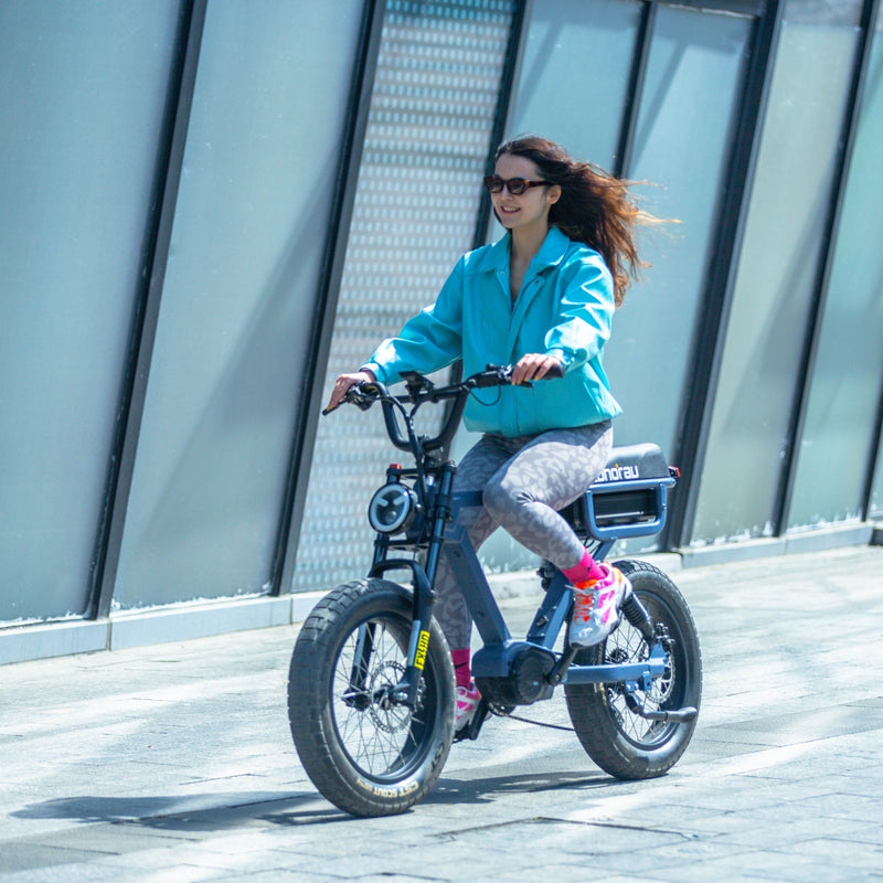 EUNORAU E-BIKE US FLASH 2.0 electric bicycle with sleek frame and integrated battery, ready for urban commuting.